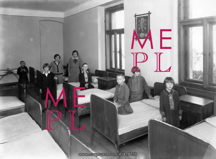  : Orphans in orphanage in Prague, 1931