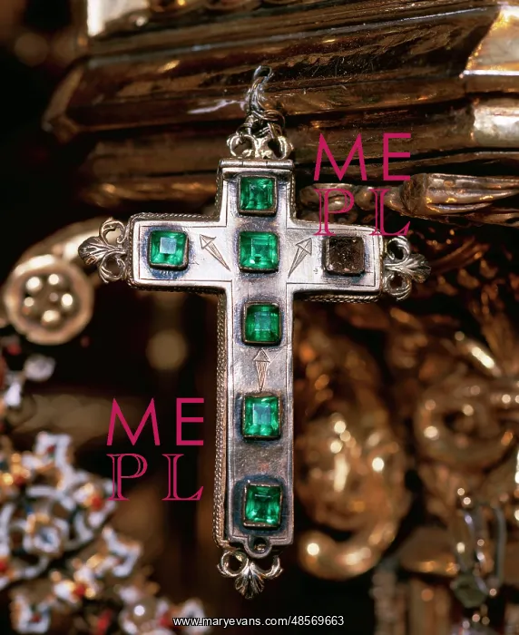 : Ostensorium. Gothic. 14th C. Detail cross adorned with green : Ostensorium. Gothic. 14th C. Detail cross adorned with green