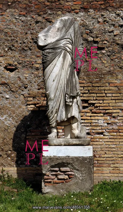  : Ostia Antica. Forum. Statue