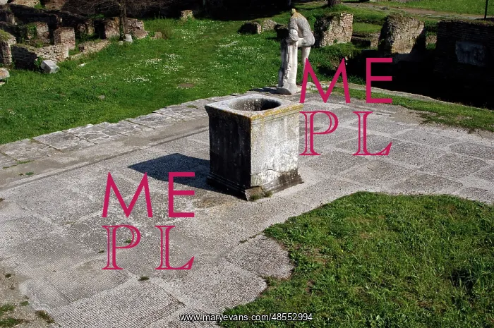 : Ostia Antica. Temple of Hercules : Ostia Antica. Temple of Hercules