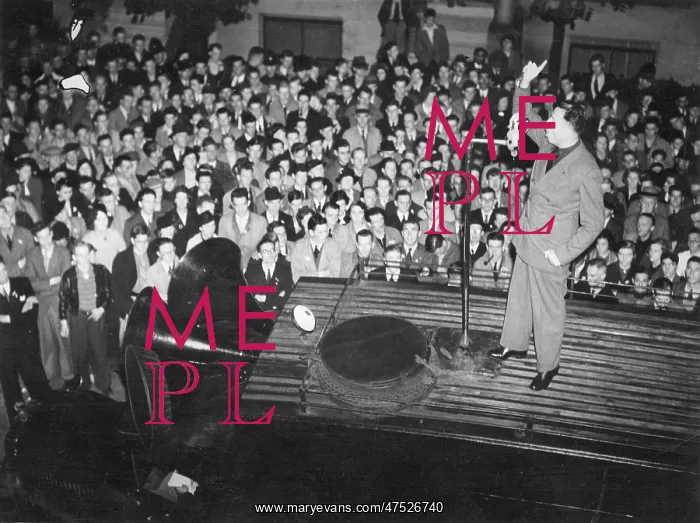 : Oswald Mosley giving a speech at a fascist rally : Oswald Mosley giving a speech at a fascist rally