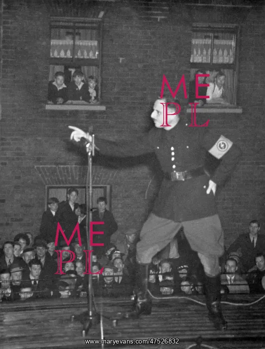 : Oswald Mosley giving a speech in the open air : Oswald Mosley giving a speech in the open air
