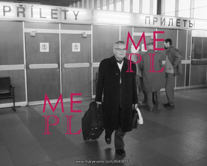 : Ota Sik - arrival - exile - emigration - airport : Ota Sik - arrival - exile - emigration - airport