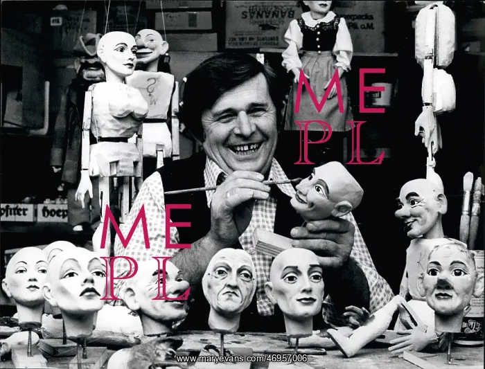 : Otto Bille, puppet maker, Munich, Germany : Otto Bille, puppet maker, Munich, Germany