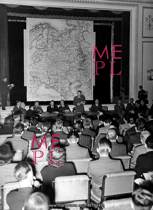  : Otto Dietrich at a press conference, 1941