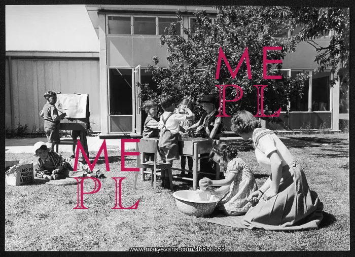 : OUTDOOR SCHOOL SCENE : OUTDOOR SCHOOL SCENE