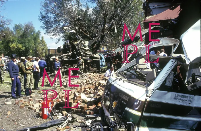 : outh Africa, Germiston, 25th April, 1994: Police search : outh Africa, Germiston, 25th April, 1994: Police search