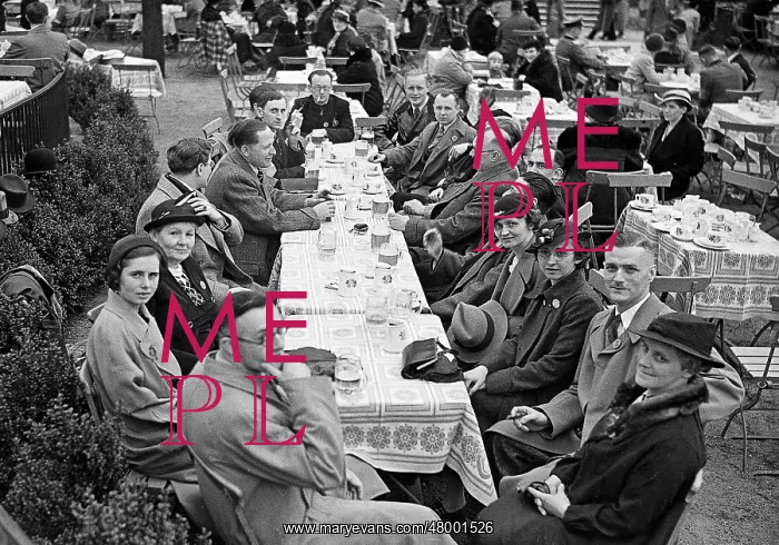 : Outing in the Berlin Zoo, 1934 : Outing in the Berlin Zoo, 1934