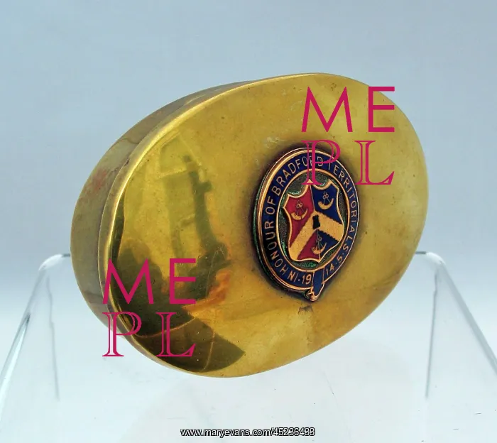 : Oval tobacco box with lid, WW1 : Oval tobacco box with lid, WW1