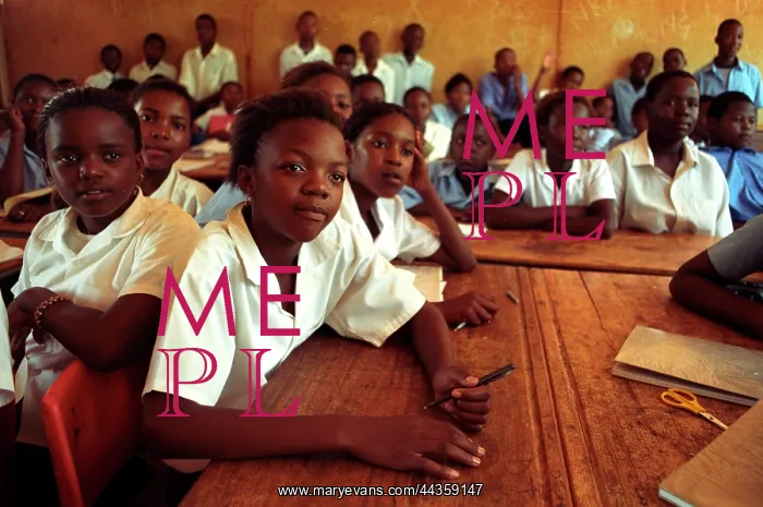 : Overcrowded class at the Makhutshitsa High School : Overcrowded class at the Makhutshitsa High School