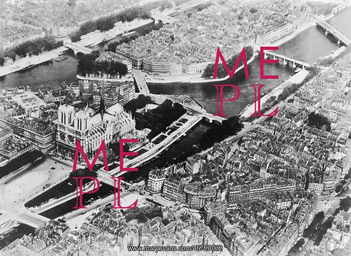  : Overhead view of Paris France