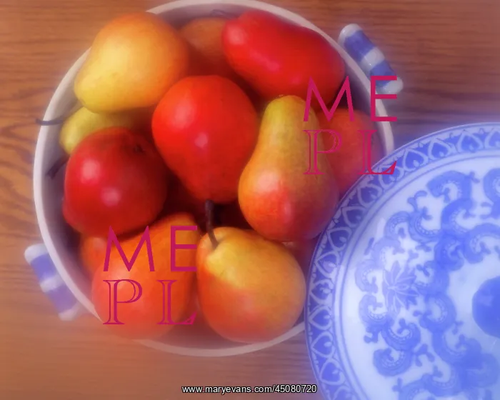 : Overhead view - variety of ripe pears : Overhead view - variety of ripe pears