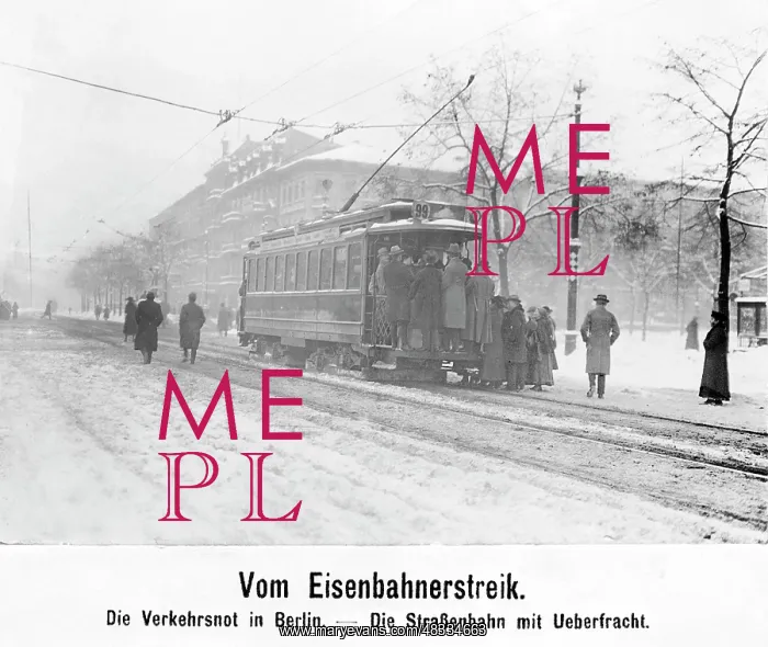 : Overloaded tramway during the railway strike in Berlin, 1922 : Overloaded tramway during the railway strike in Berlin, 1922