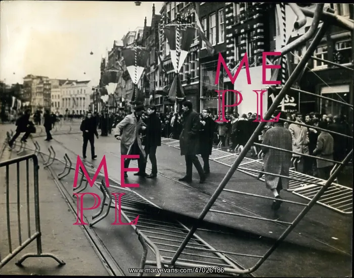 : Overturned barriers, wedding of Princess Beatrix, Amsterdam : Overturned barriers, wedding of Princess Beatrix, Amsterdam