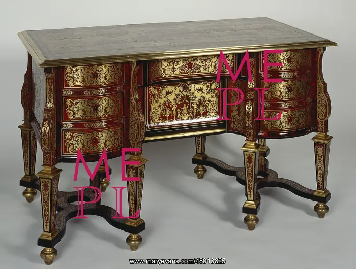 : Overview of a marquetry desk : Overview of a marquetry desk