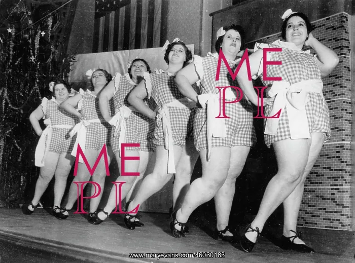: Overweight revue-girls : Overweight revue-girls