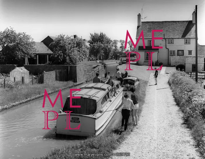 : OXFORD CANAL MOTOR BOAT : OXFORD CANAL MOTOR BOAT