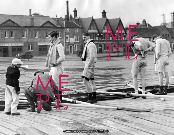 : Oxford rowing crew practise for Boat Race : Oxford rowing crew practise for Boat Race