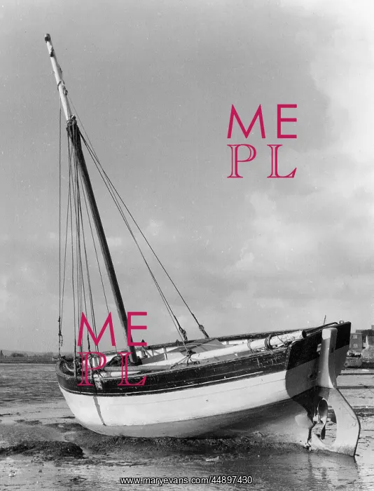 : Oyster boat on River Exe, Topsham, Devon : Oyster boat on River Exe, Topsham, Devon
