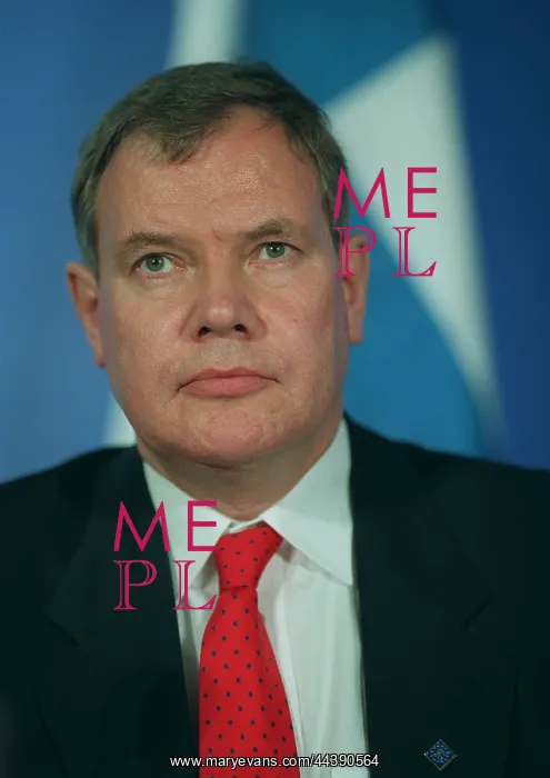  : Paavo Lipponen