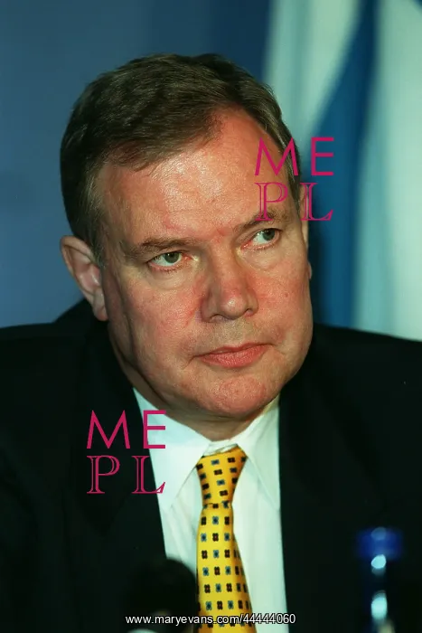  : Paavo Lipponen