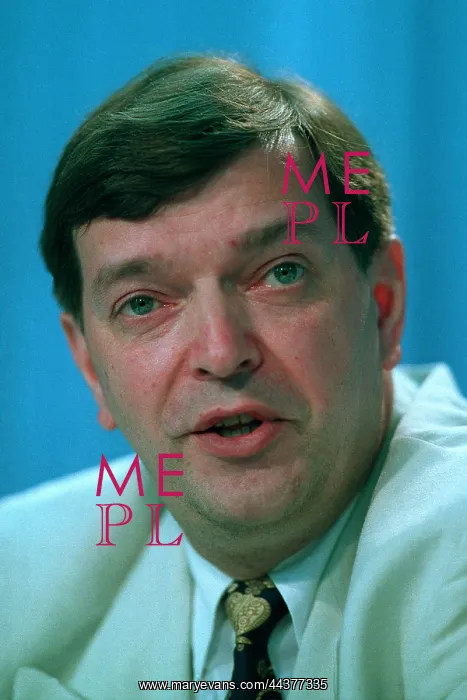  : Paavo Vayrynen