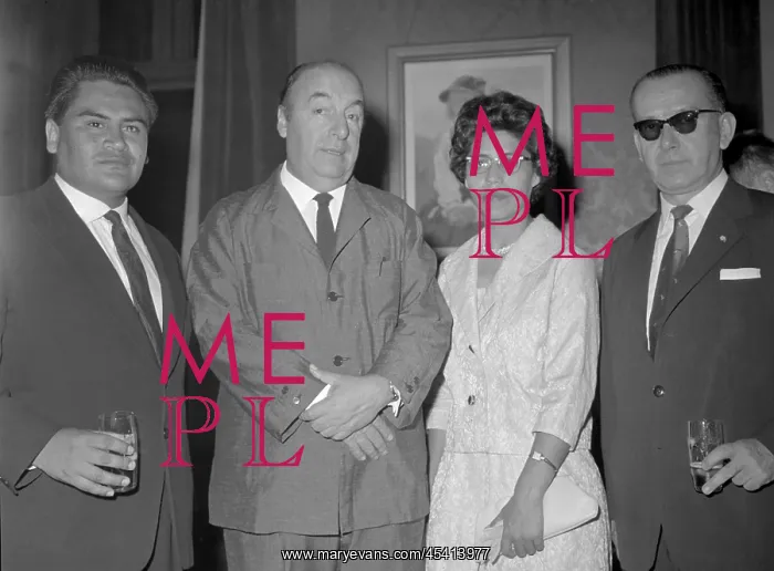 : Pablo Neruda : Pablo Neruda