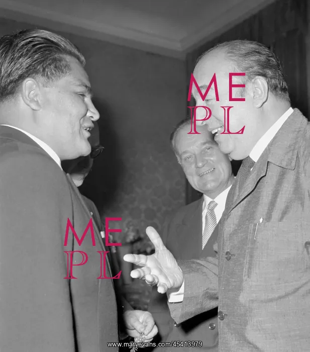 : Pablo Neruda : Pablo Neruda