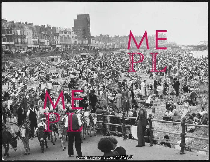 : PACKED MARGATE BEACH : PACKED MARGATE BEACH
