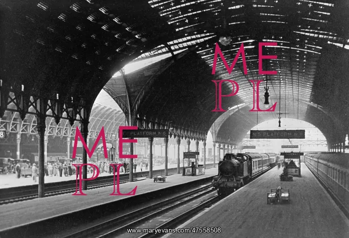 : Paddington Station, London - Platform 5 : Paddington Station, London - Platform 5