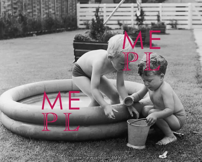 : PADDLING POOL 1960S : PADDLING POOL 1960S