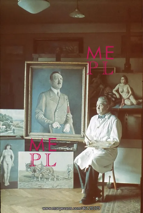 : Painter with Hitler paintings and nude paintings : Painter with Hitler paintings and nude paintings