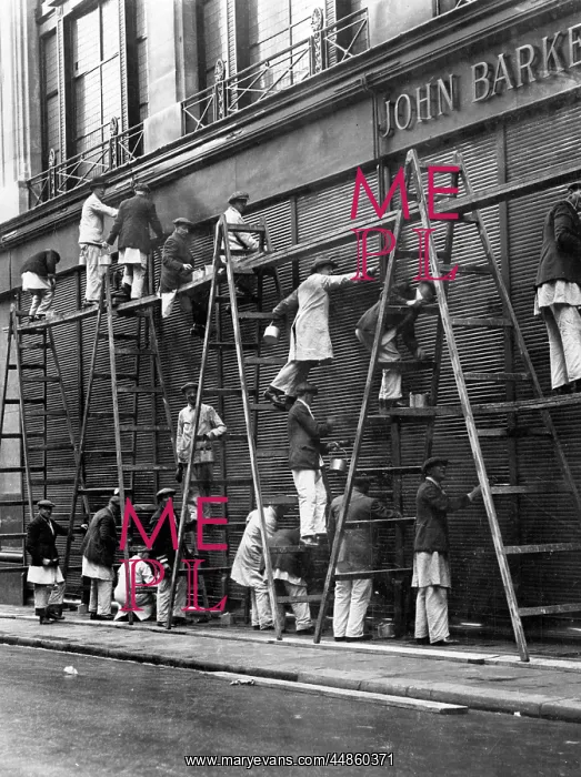 : PAINTERS OVERRUN LONDON : PAINTERS OVERRUN LONDON