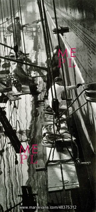  : Painting the hull of RMS Queen Mary