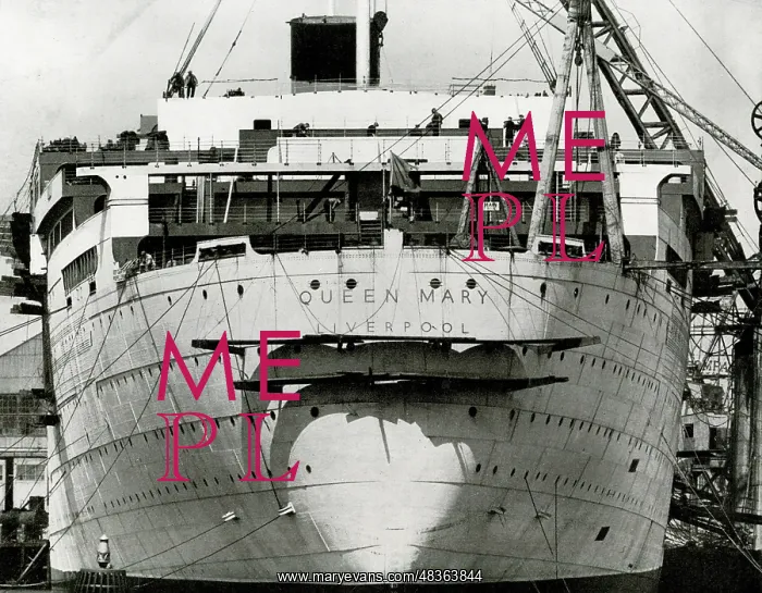  : Painting the name on RMS Queen Mary