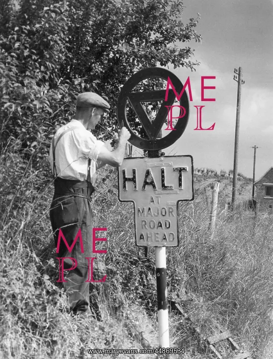 : PAINTING A ROAD SIGN : PAINTING A ROAD SIGN