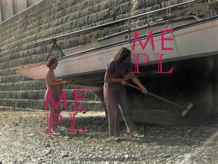 : PAINTING A YACHT : PAINTING A YACHT