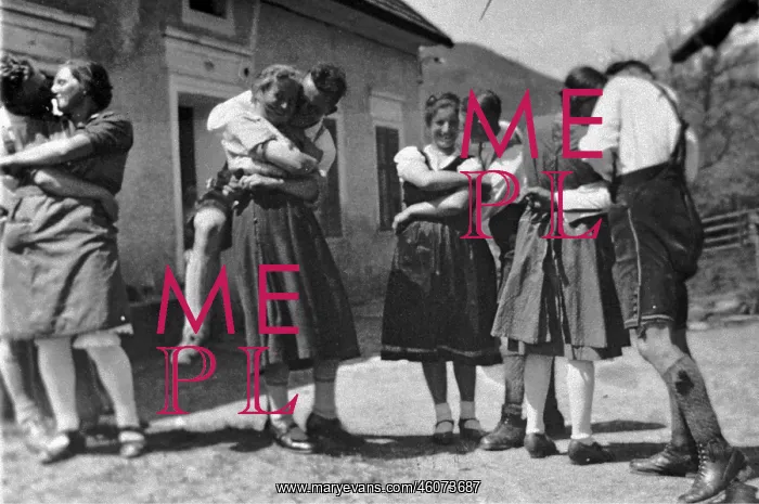 : Four pairs at the Styrian dance. About 1935 : Four pairs at the Styrian dance. About 1935