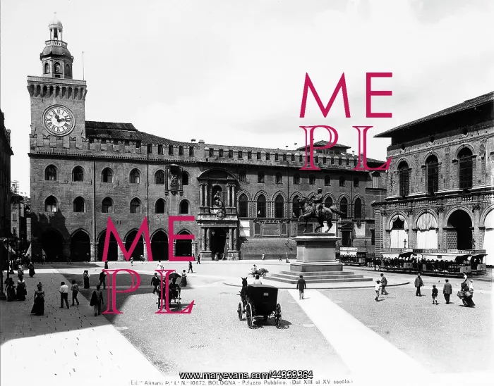 : Italy. Palazzo comunale in Piazza Maggiore : Italy. Palazzo comunale in Piazza Maggiore