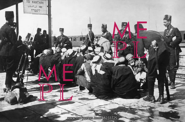 : Palestinian desert troops with prisoners in Lod : Palestinian desert troops with prisoners in Lod