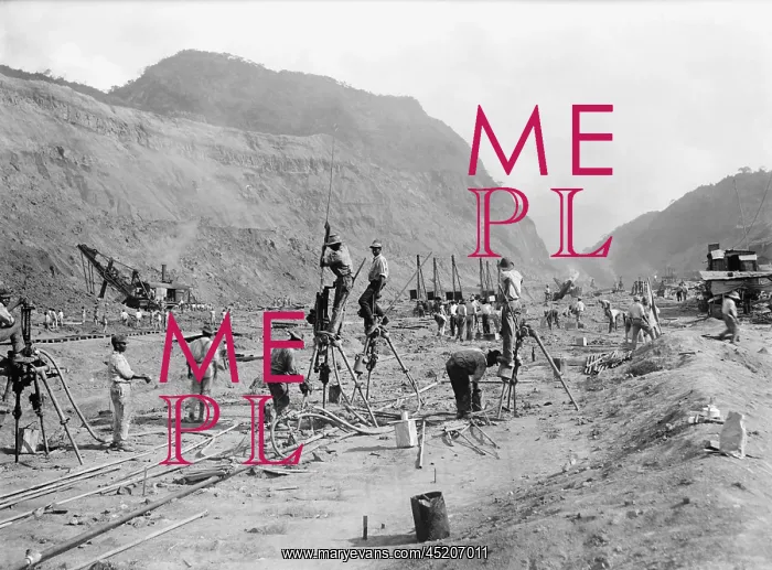 : Panama Canal construction showing workers ?
