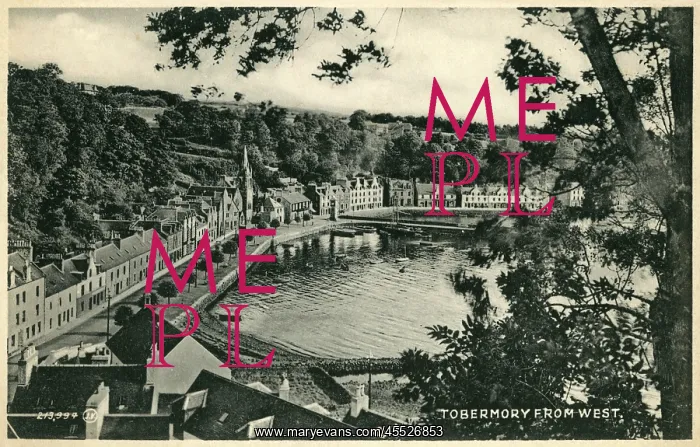 : Panoramic view over Tobermory Harbour - from the west : Panoramic view over Tobermory Harbour - from the west