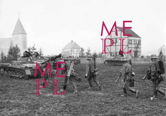 : Panzer I and infantry during a presentation, 1935 : Panzer I and infantry during a presentation, 1935