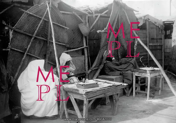: Papwerworker in Morocco : Papwerworker in Morocco
