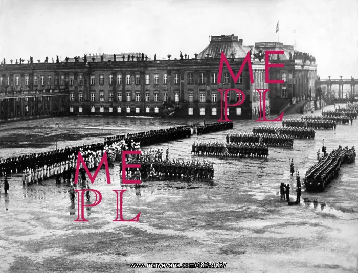  : Parade, 1912