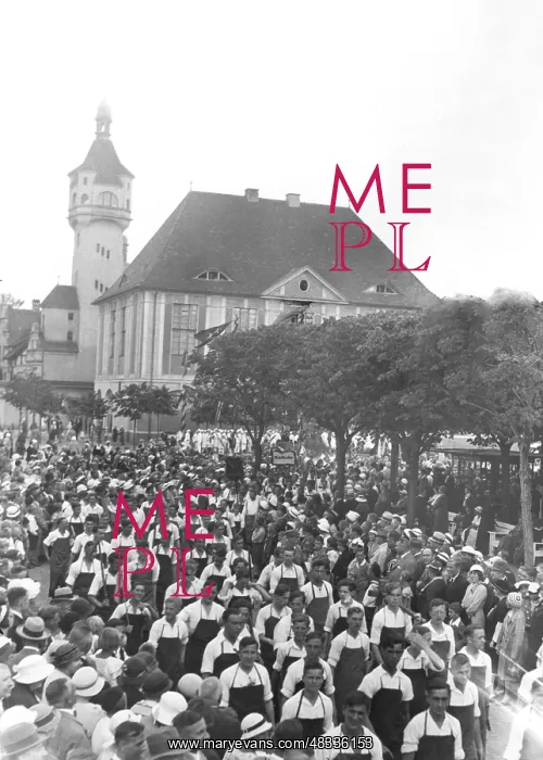 : Parade of craftsmen in Sopot, 1933 : Parade of craftsmen in Sopot, 1933