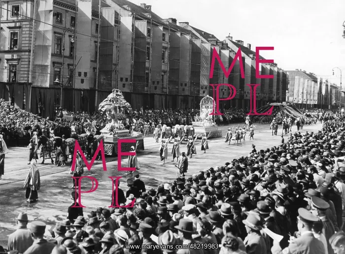 : Parade on the Day of German Art in Munich, 1938 : Parade on the Day of German Art in Munich, 1938