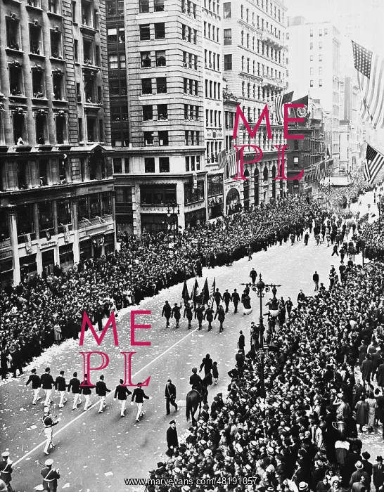 : Parade on the Fifth Avenue, 1937 : Parade on the Fifth Avenue, 1937