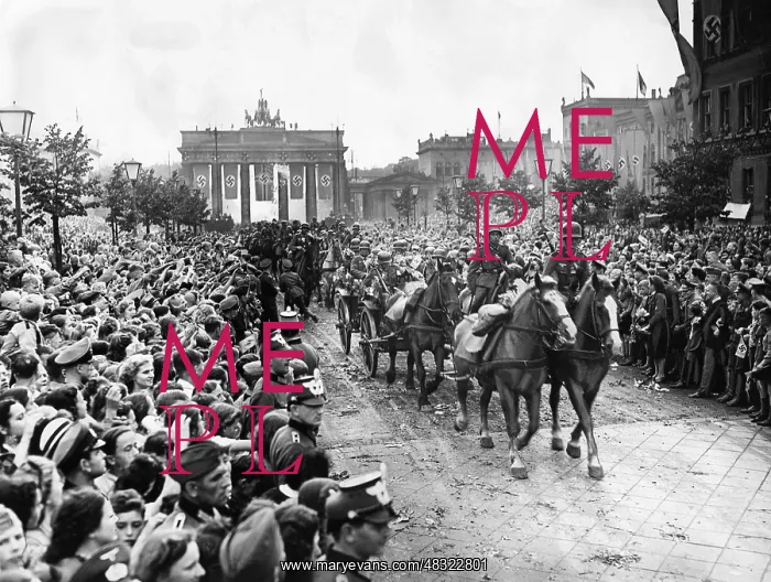 : Parade of German troops in Berlin, 1940 : Parade of German troops in Berlin, 1940