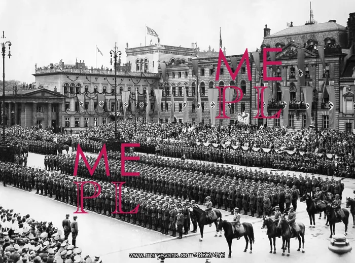 : Parade of German troops in Berlin, 1940 : Parade of German troops in Berlin, 1940